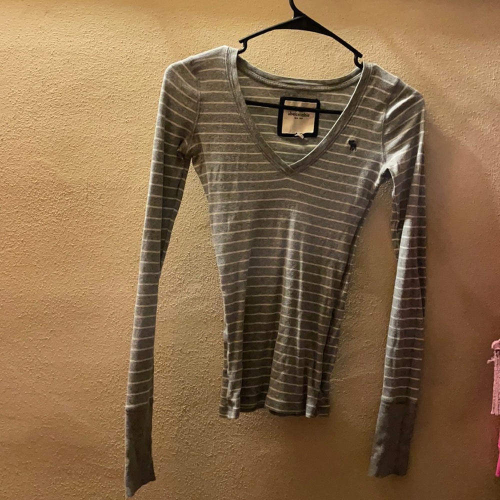 Long sleeve V neck shirt